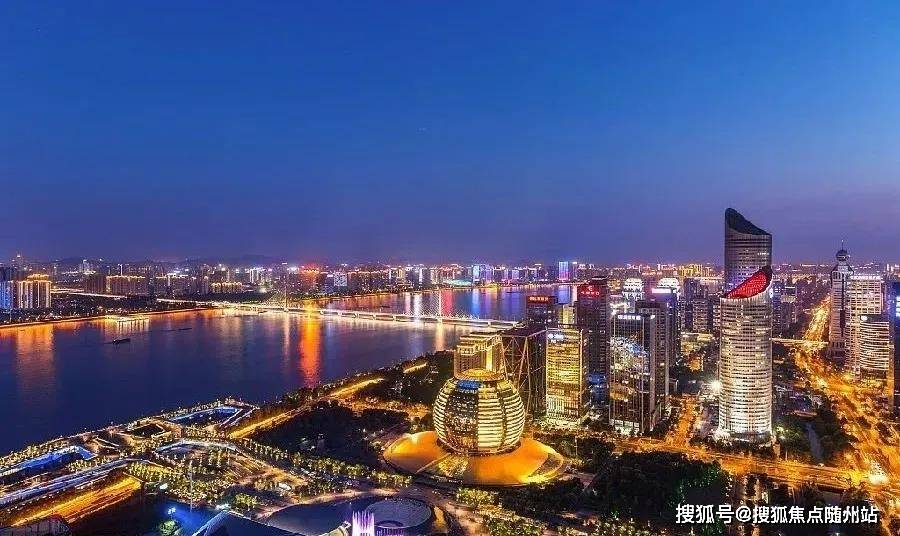 2025新澳精准正版免费,2025精准免费资料大全,精选解析与警惕虚假宣传-全面释义、解释与落实